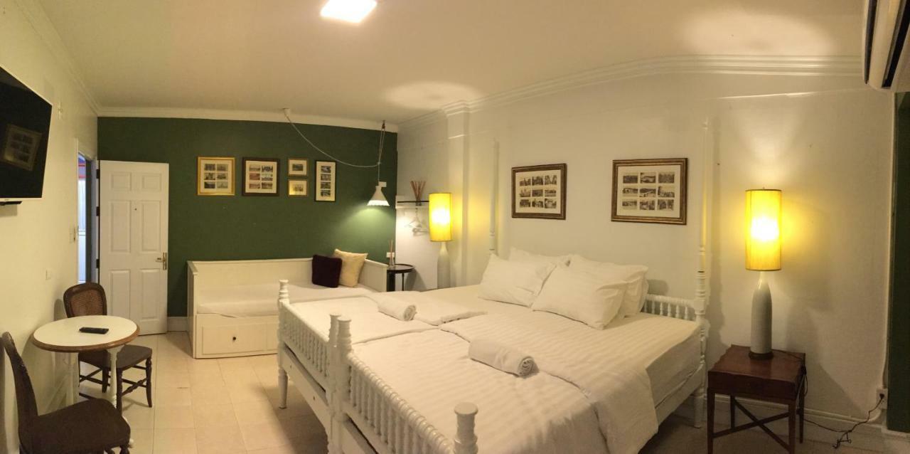 Bed In Town Hostel *