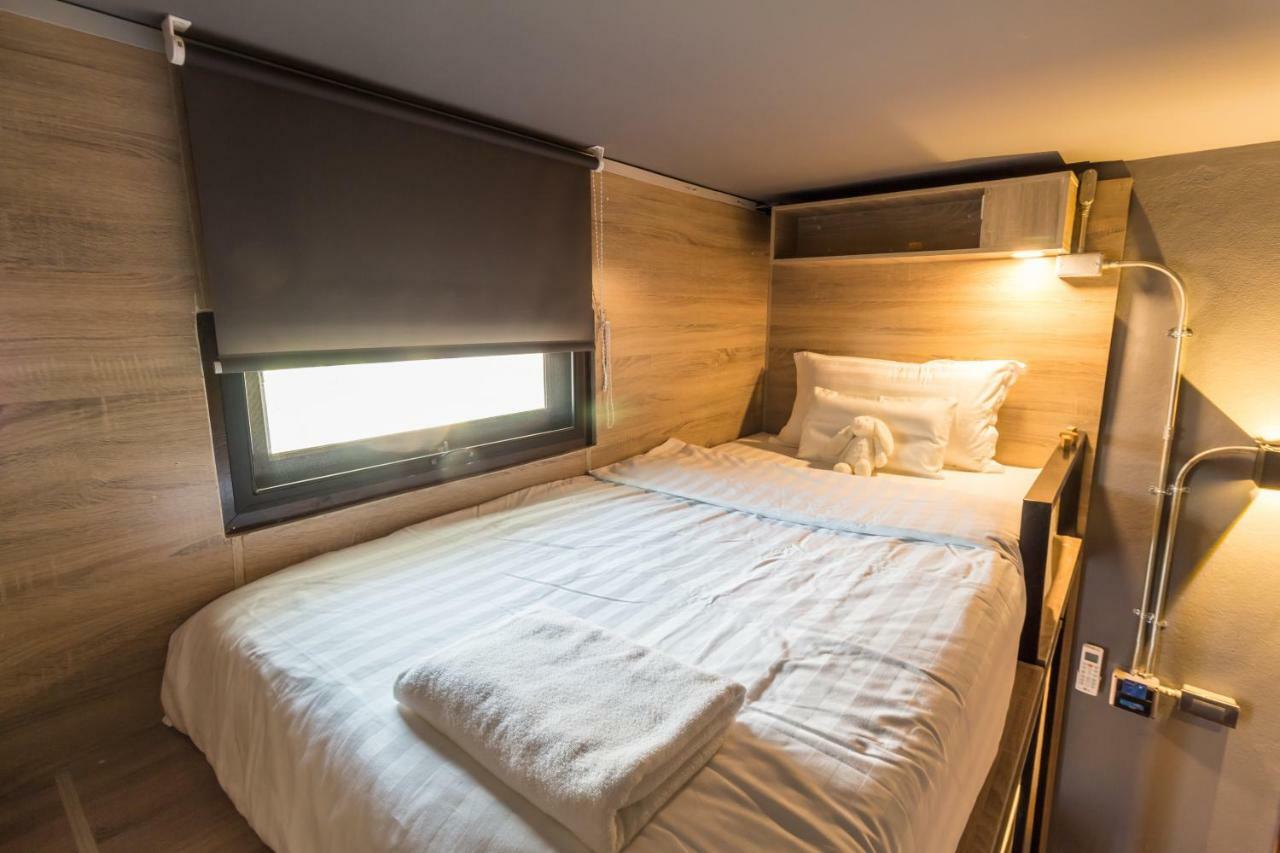 To Bed Poshtel Hostel *