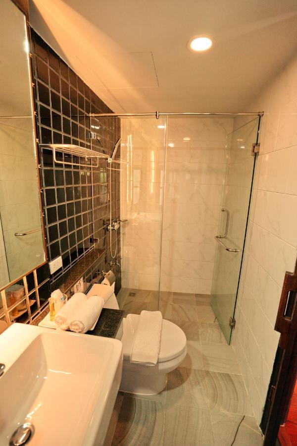 Anika Boutique 3*