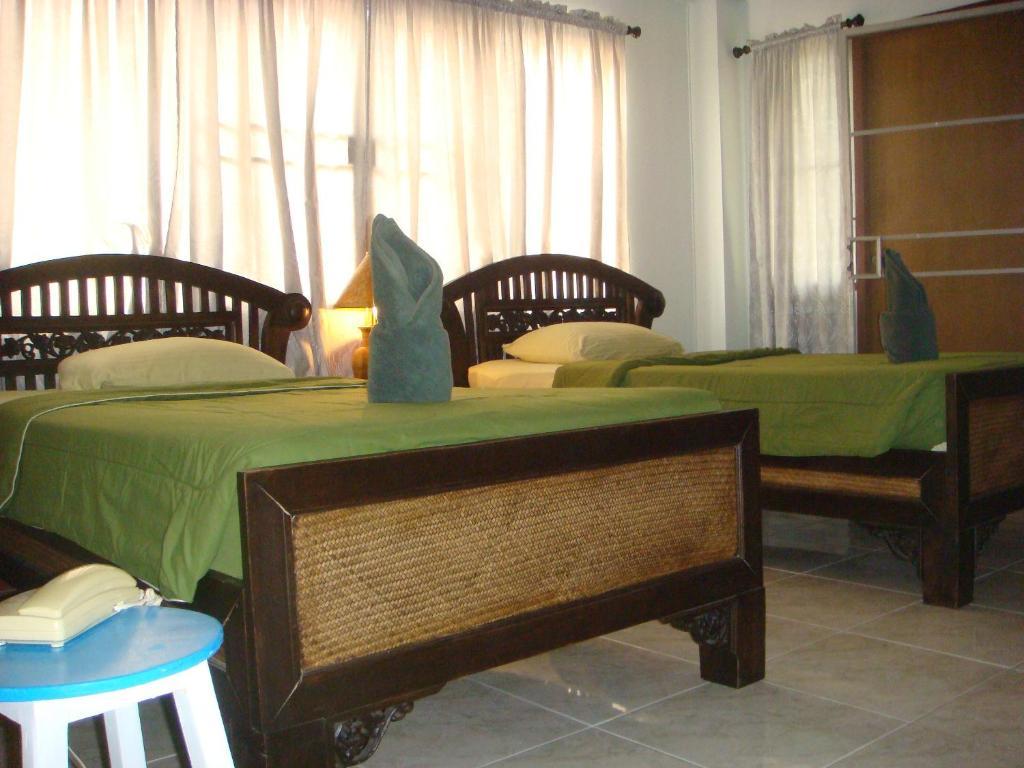 Junior House *